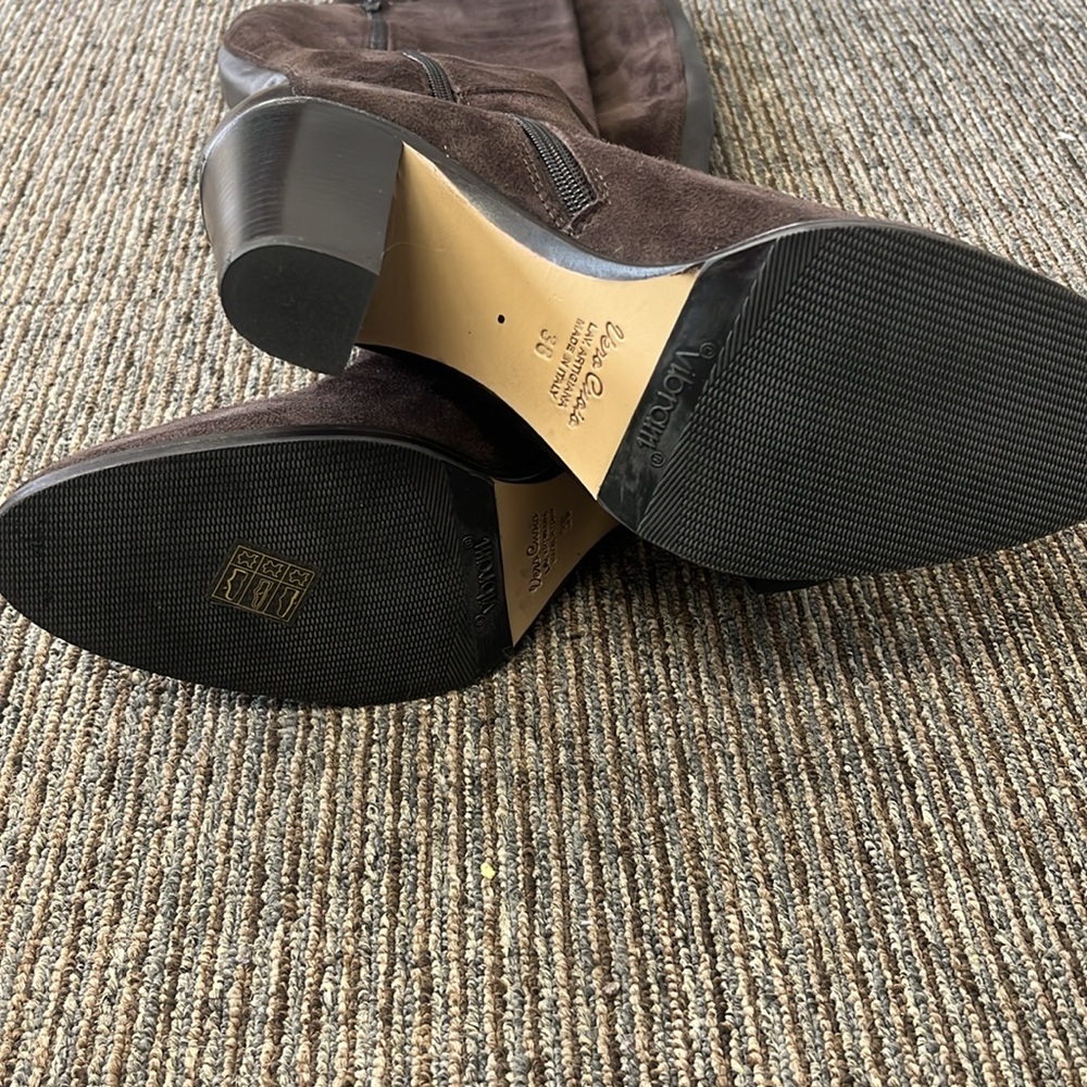 New. Le Pepe brown suede heeled boot with leather strip in back - Picture 7 of 7